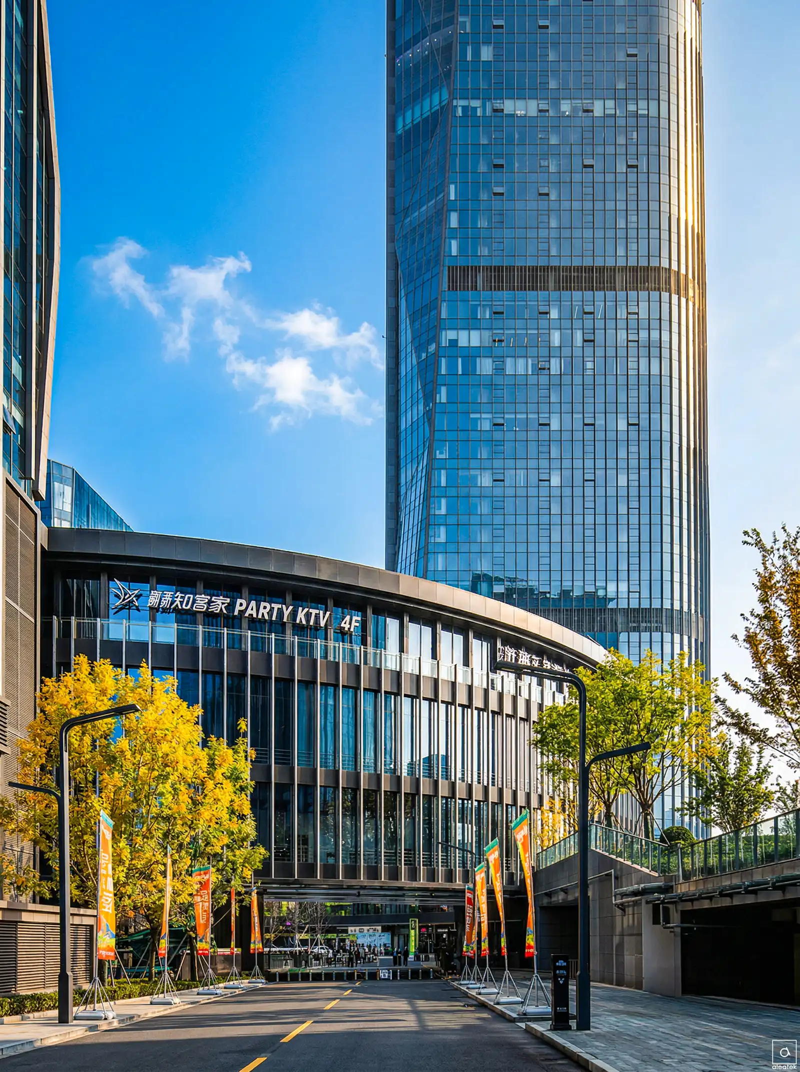 Continuous ring structure of the Shandong Big Data Industry Base Complex connecting high-rise towers
